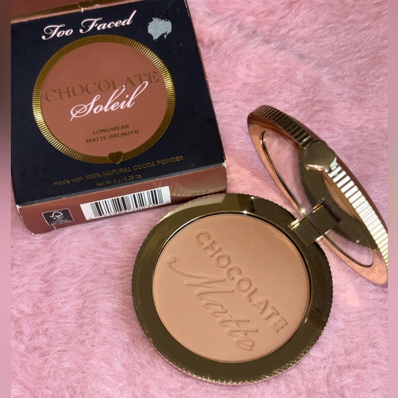Too Faced Chocolate Soleil Longwear Matte Bronzer - Picture 2 of 4